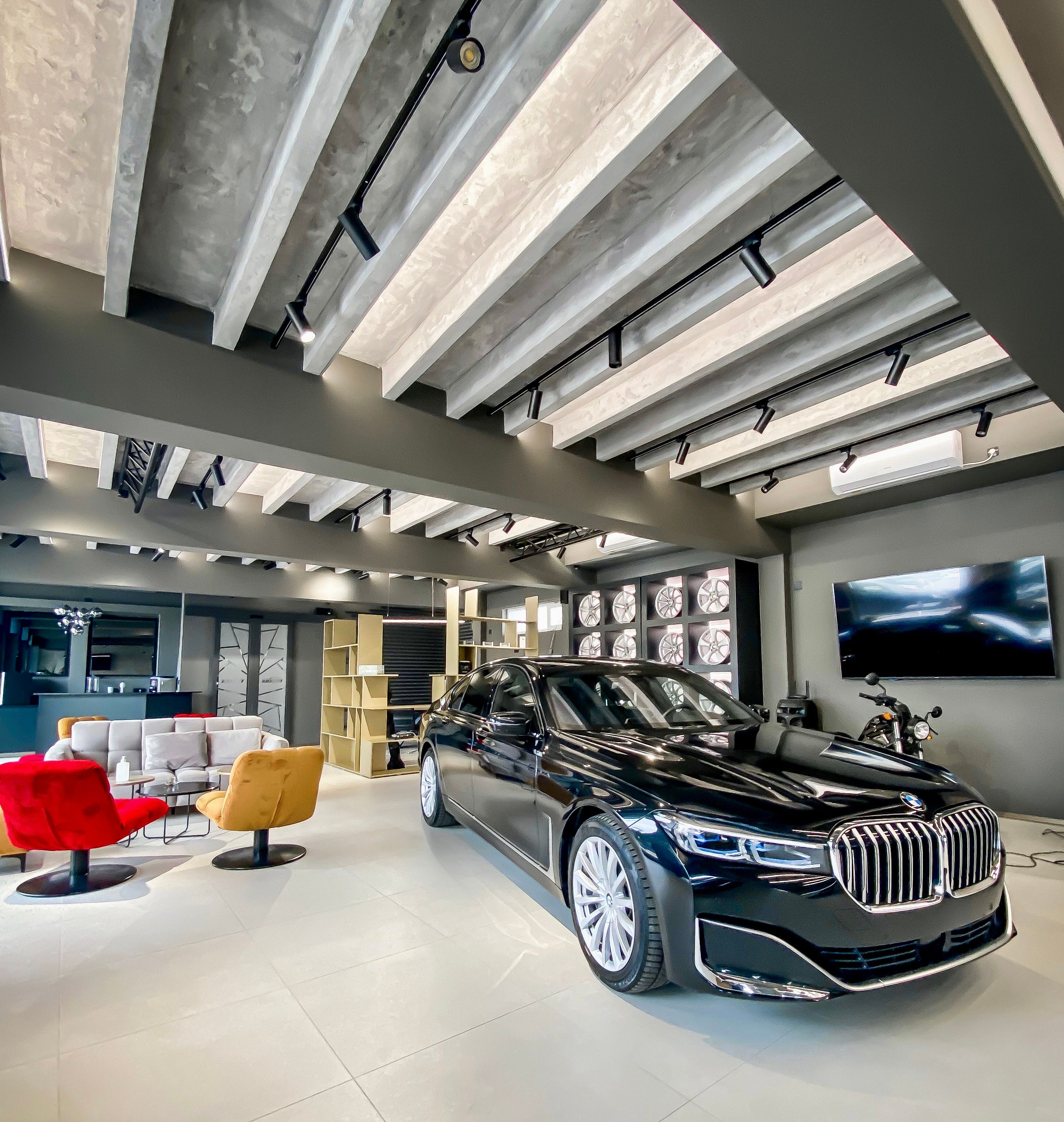 Interior de Apex Motors